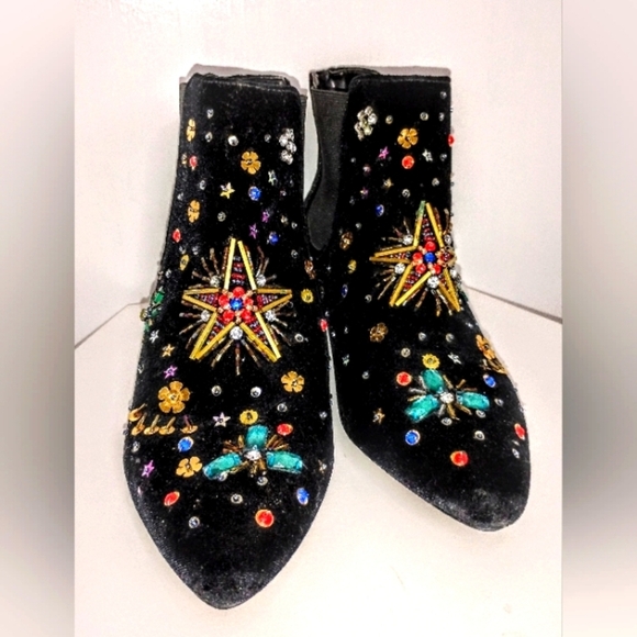 BLACK VELVET BETSEY JOHNSON JAX BOOTIES - Picture 1 of 11